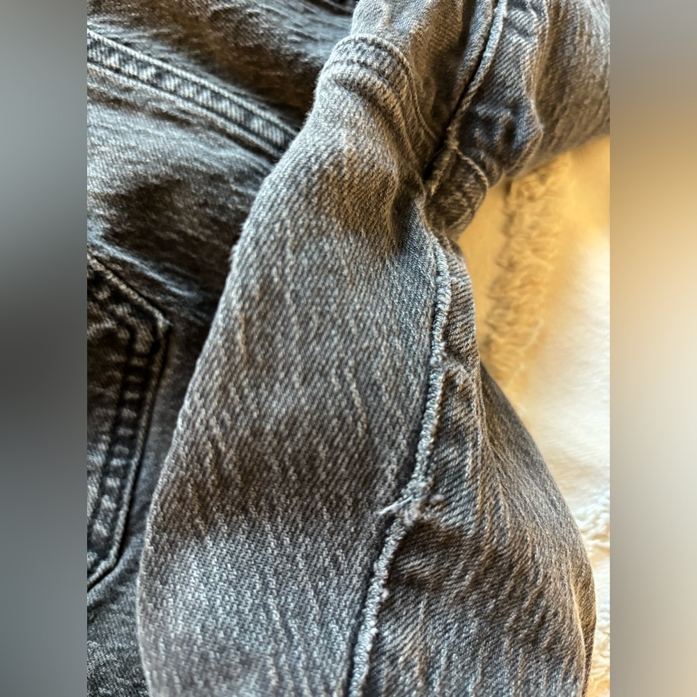 Madewell Black Curvy Perfect Vintage Jeans |
Size 28 - Picture 7 of 7